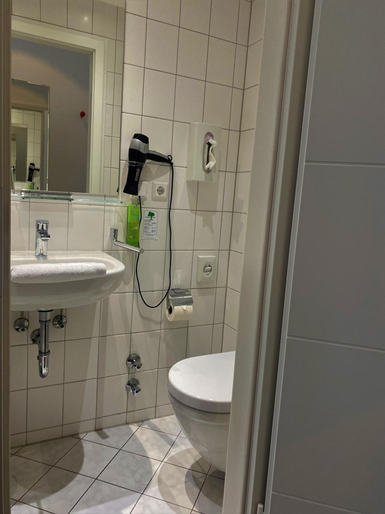 Sevendays Hotel Karlsruhe Ngoại thất bức ảnh