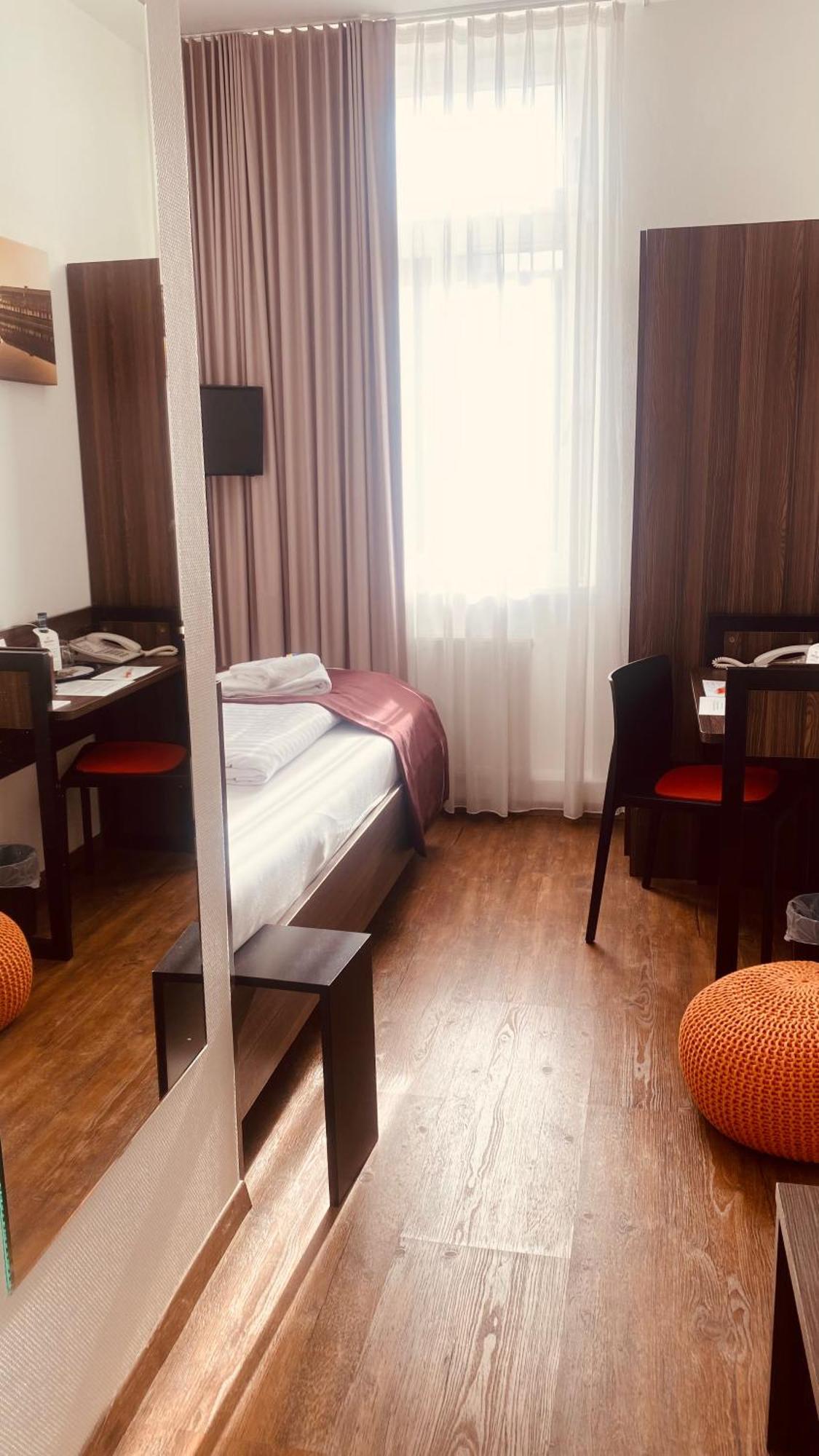 Sevendays Hotel Karlsruhe Ngoại thất bức ảnh