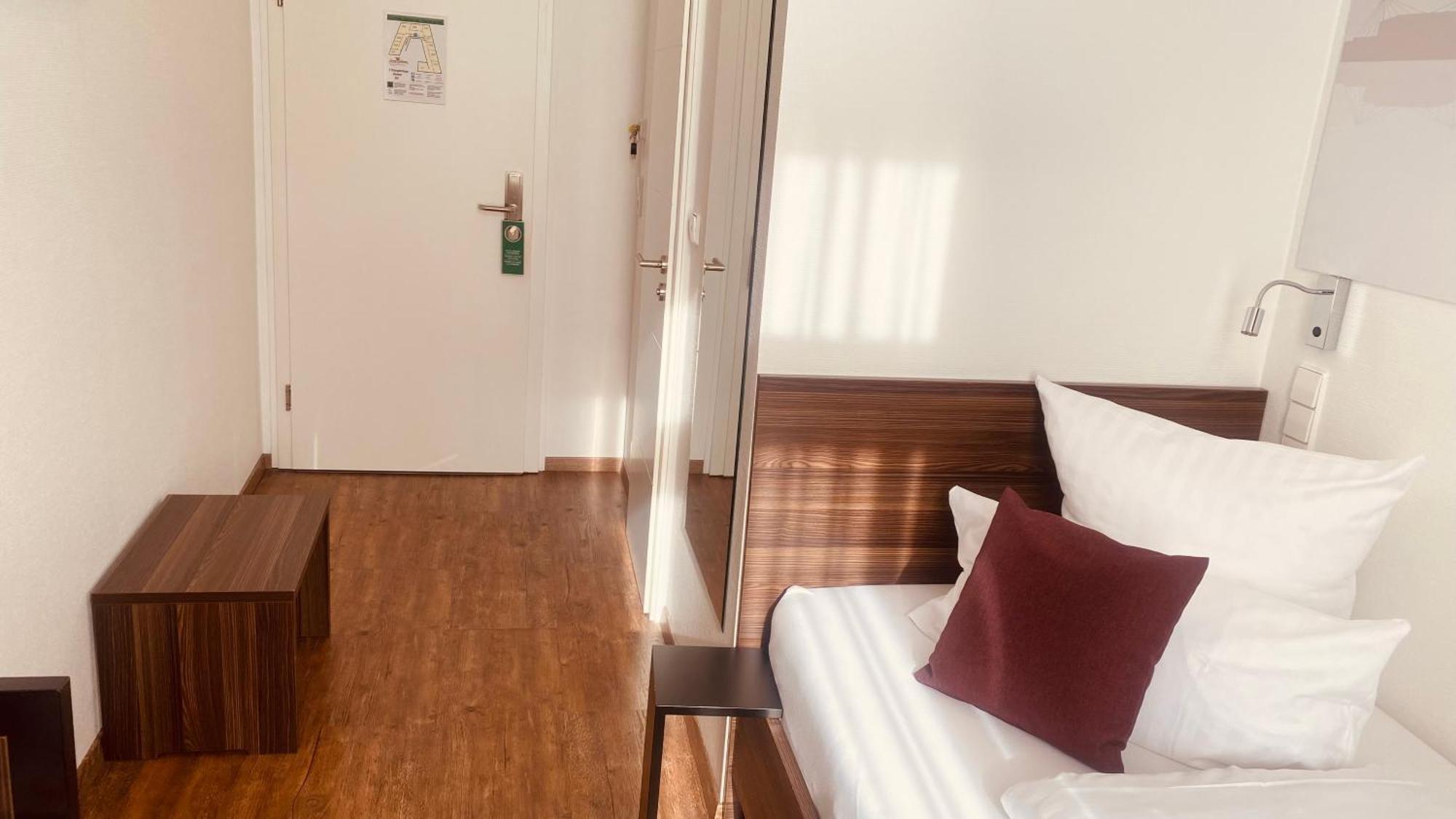 Sevendays Hotel Karlsruhe Ngoại thất bức ảnh
